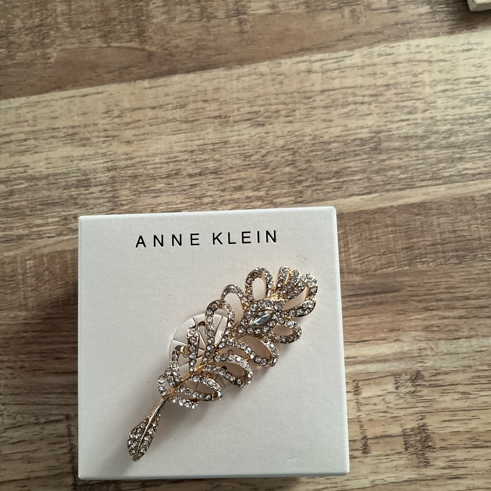 NIB Anne Klein Leaf Rhinestone Pin - Picture 3 of 4